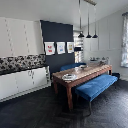 Botanicals Town House アパート