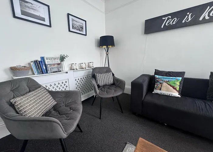 Botanicals Town House Уитби