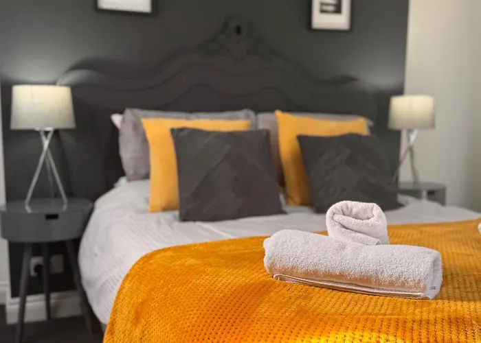 Botanicals Town House Уитби